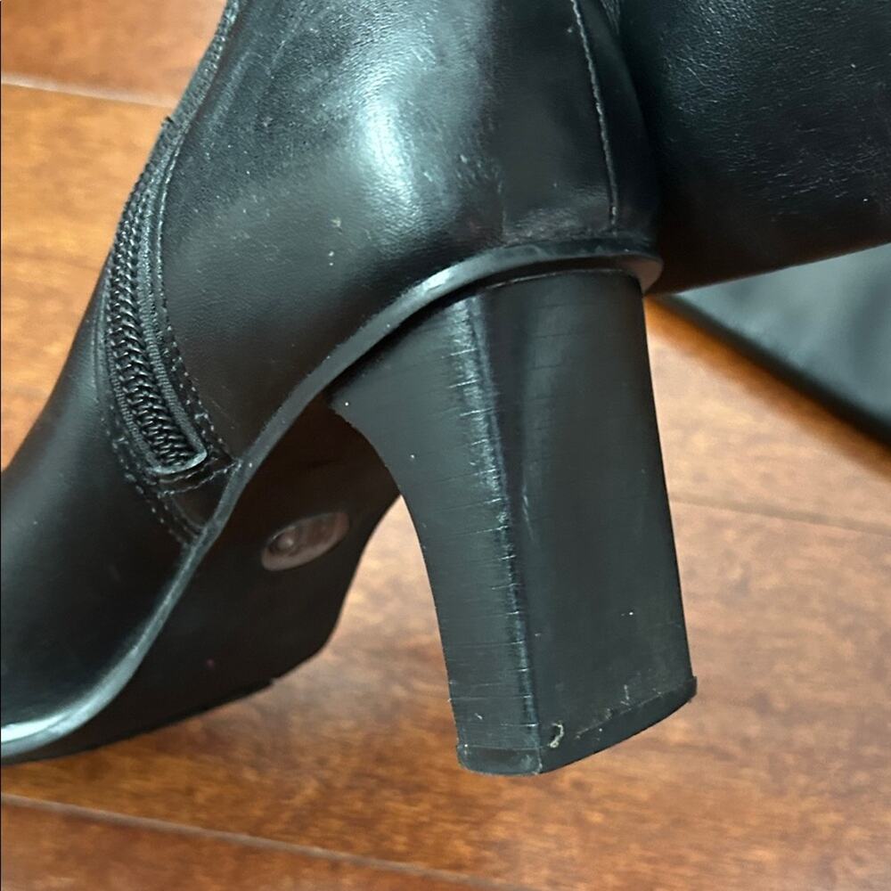 Caressa Sleek Retro 90s Black Leather Heeled Boots with Square Toes, Size 6 - Picture 11 of 16